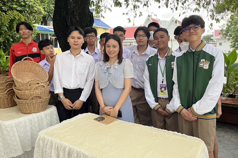 กิจกรรมทำบุญตักบาตรในช่วงเช้า ณ วัดเทพศิรินทราวาส