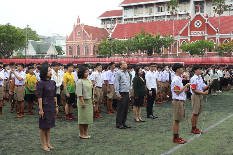 ผู้อำนวยการโรงเรียนเทพศิรินทร์ พร้อมคณะผู้บริหาร และคณะครู ต้อนรับนักเรียน  และทำกิจกรรมร่วมกัน เนื่องในวันแรกของการเปิดการศึกษาภาคเรียนที่ 1 ปีการศึกษา 2568