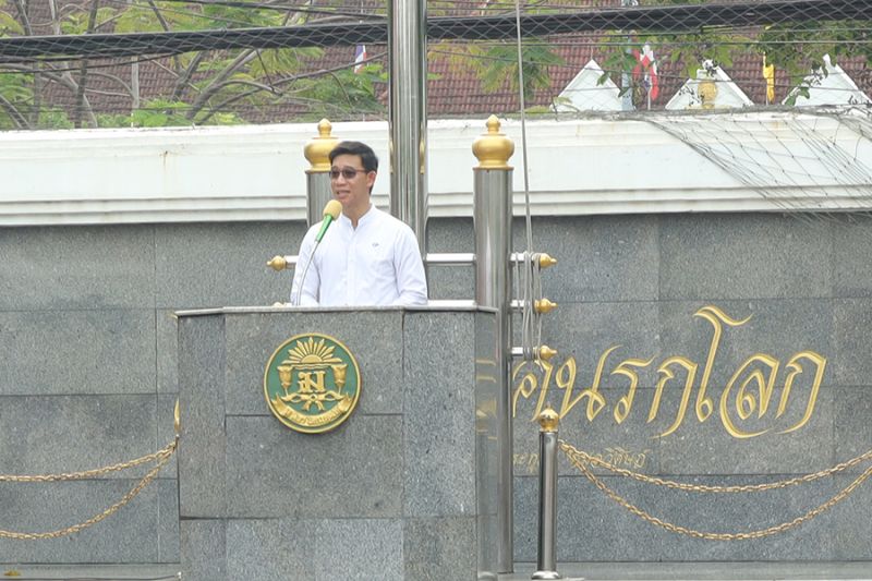 ผู้อำนวยการโรงเรียนเทพศิรินทร์ พร้อมคณะผู้บริหาร และคณะครู ต้อนรับนักเรียน  และทำกิจกรรมร่วมกัน เนื่องในวันแรกของการเปิดการศึกษาภาคเรียนที่ 1 ปีการศึกษา 2568