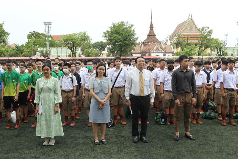 ผู้อำนวยการโรงเรียนเทพศิรินทร์ พร้อมคณะผู้บริหาร และคณะครู ต้อนรับนักเรียน  และทำกิจกรรมร่วมกัน เนื่องในวันแรกของการเปิดการศึกษาภาคเรียนที่ 1 ปีการศึกษา 2568