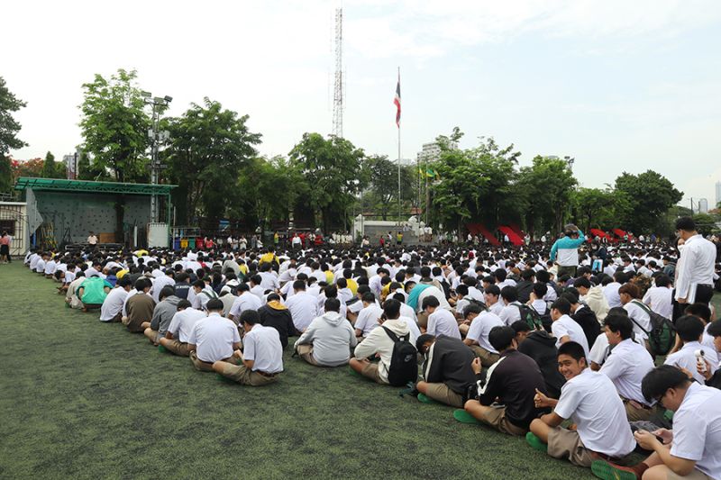 ผู้อำนวยการโรงเรียนเทพศิรินทร์ พร้อมคณะผู้บริหาร และคณะครู ต้อนรับนักเรียน  และทำกิจกรรมร่วมกัน เนื่องในวันแรกของการเปิดการศึกษาภาคเรียนที่ 1 ปีการศึกษา 2568