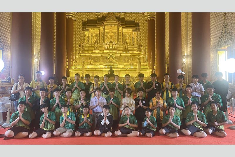 กิจกรรมทำบุญตักบาตรในช่วงเช้า ณ วัดเทพศิรินทราวาส