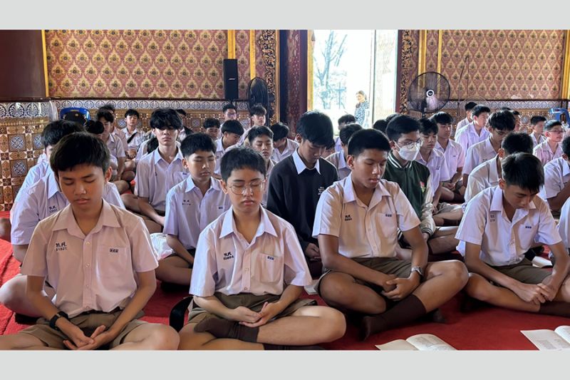 กิจกรรมทำบุญตักบาตรในช่วงเช้า ณ วัดเทพศิรินทราวาส