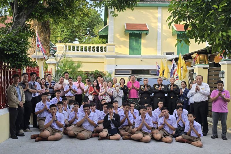 กิจกรรมทำบุญตักบาตรในช่วงเช้า ณ วัดเทพศิรินทราวาส