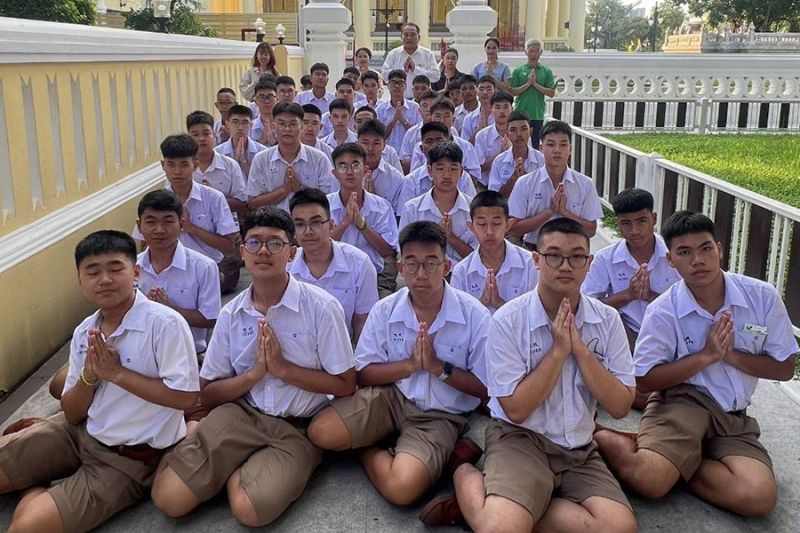 กิจกรรมทำบุญตักบาตรในช่วงเช้า ณ วัดเทพศิรินทราวาส
