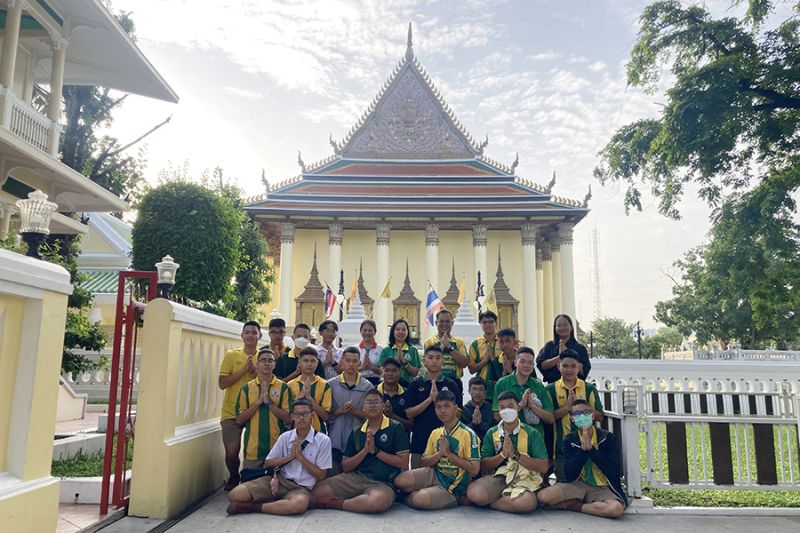 กิจกรรมทำบุญตักบาตรในช่วงเช้า ณ วัดเทพศิรินทราวาส