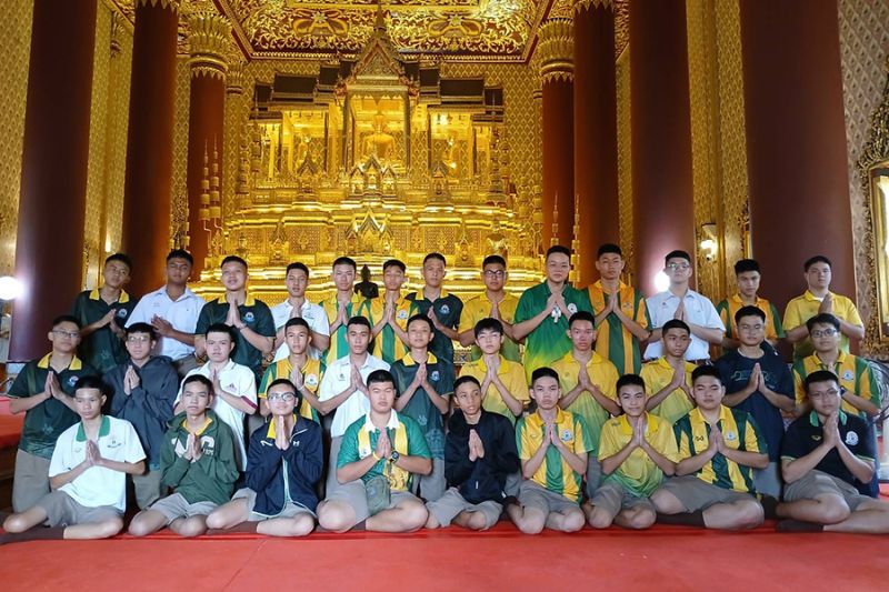 กิจกรรมทำบุญตักบาตรในช่วงเช้า ณ วัดเทพศิรินทราวาส