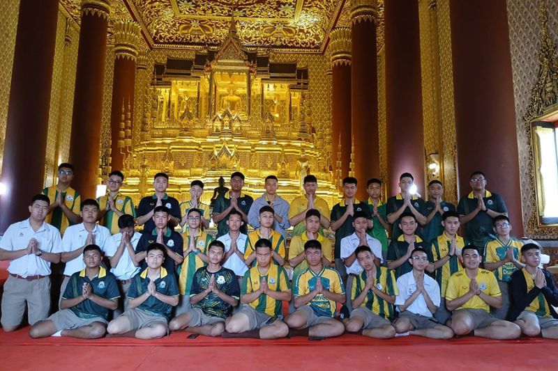 กิจกรรมทำบุญตักบาตรในช่วงเช้า ณ วัดเทพศิรินทราวาส