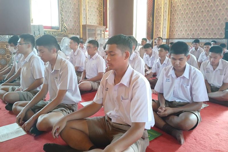 กิจกรรมทำบุญตักบาตรในช่วงเช้า ณ วัดเทพศิรินทราวาส