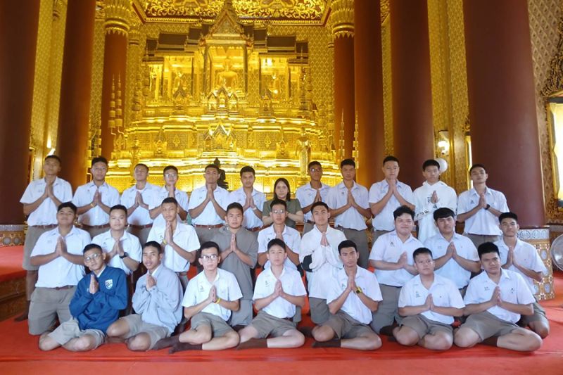 กิจกรรมทำบุญตักบาตรในช่วงเช้า ณ วัดเทพศิรินทราวาส