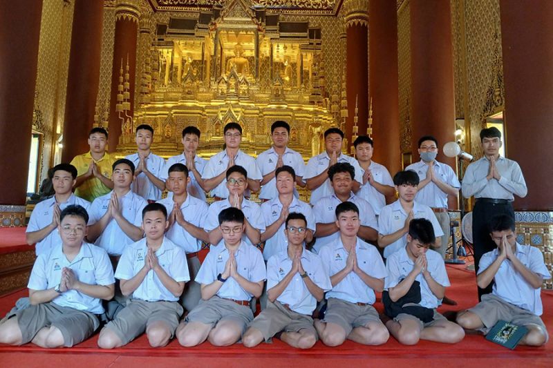 กิจกรรมทำบุญตักบาตรในช่วงเช้า ณ วัดเทพศิรินทราวาส