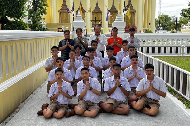 กิจกรรมทำบุญตักบาตรในช่วงเช้า ณ วัดเทพศิรินทราวาส