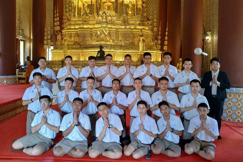 กิจกรรมทำบุญตักบาตรในช่วงเช้า ณ วัดเทพศิรินทราวาส
