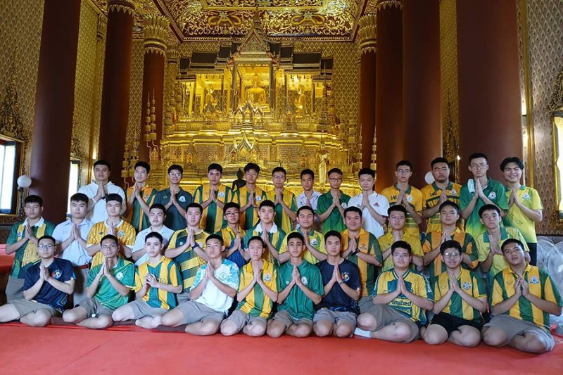 กิจกรรมทำบุญตักบาตรในช่วงเช้า ณ วัดเทพศิรินทราวาส