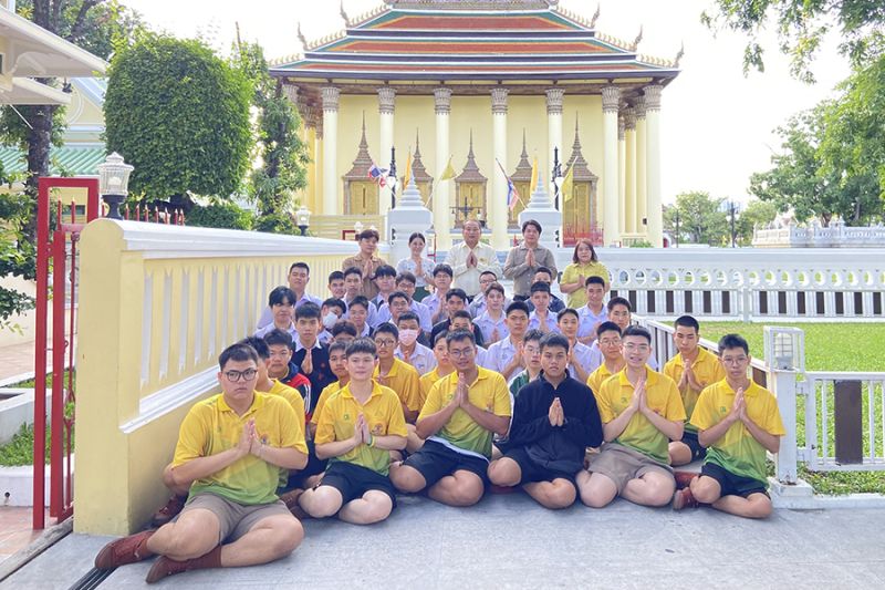 กิจกรรมทำบุญตักบาตรในช่วงเช้า ณ วัดเทพศิรินทราวาส