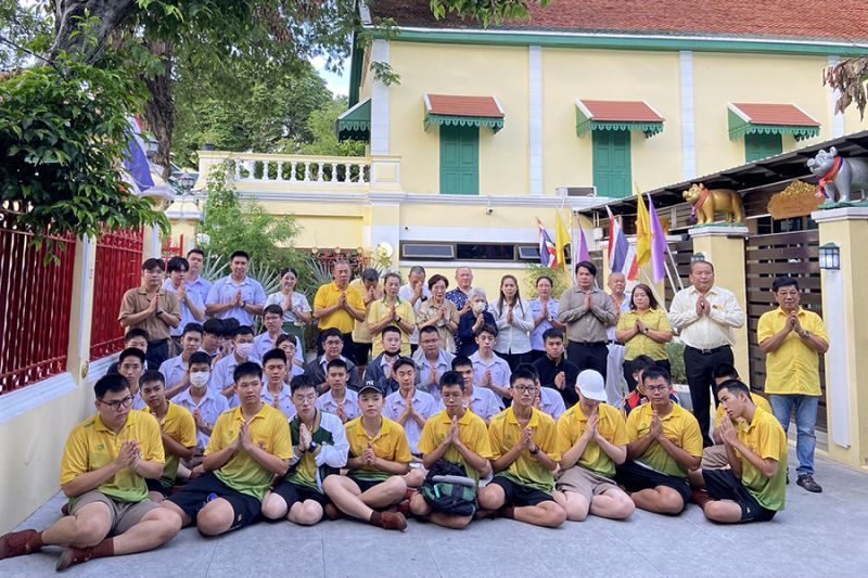กิจกรรมทำบุญตักบาตรในช่วงเช้า ณ วัดเทพศิรินทราวาส