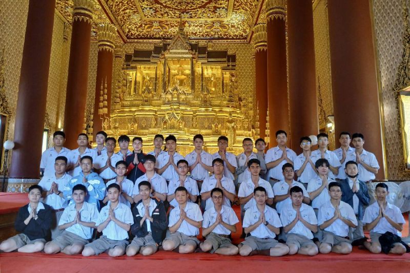 กิจกรรมทำบุญตักบาตรในช่วงเช้า ณ วัดเทพศิรินทราวาส