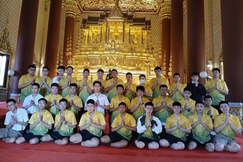 กิจกรรมทำบุญตักบาตรในช่วงเช้า ณ วัดเทพศิรินทราวาส