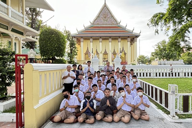 กิจกรรมทำบุญตักบาตรในช่วงเช้า ณ วัดเทพศิรินทราวาส