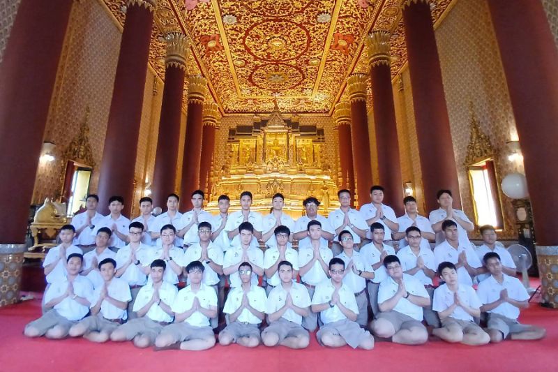 กิจกรรมทำบุญตักบาตรในช่วงเช้า ณ วัดเทพศิรินทราวาส