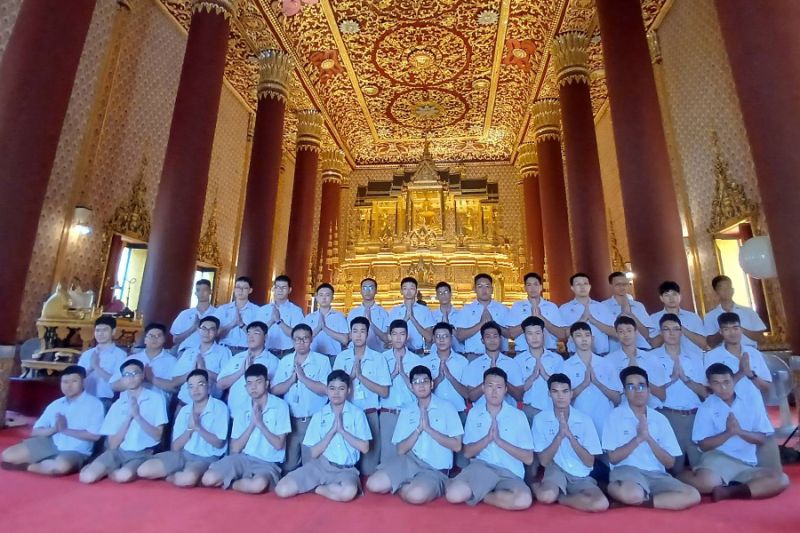 กิจกรรมทำบุญตักบาตรในช่วงเช้า ณ วัดเทพศิรินทราวาส