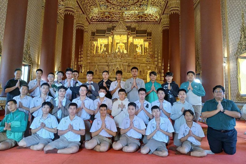 กิจกรรมทำบุญตักบาตรในช่วงเช้า ณ วัดเทพศิรินทราวาส