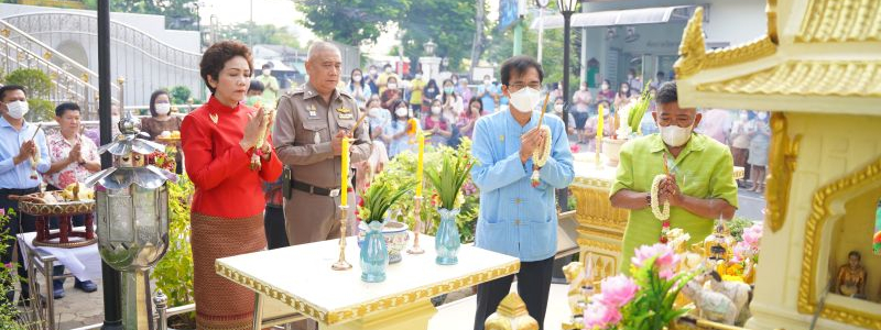 โรงเรียนรัตนโกสินทร์สมโภชบางขุนเทียน สถานศึกษารางวัลพระราชทาน จัดพิธีสักการะสิ่งศักดิ์สิทธิ์ประจำโรงเรียนและรดน้ำเคารพครูผู้อาวุโสเนื่องในวันคล้ายวันสถาปนาโรงเรียน ครบรอบ 44 ปี