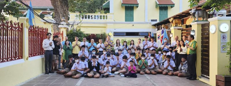 กิจกรรมทำบุญตักบาตรในช่วงเช้า ณ วัดเทพศิรินทราวาส
