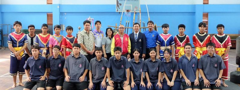 ศึกษาดูงานแนวทางการจัดกระบวนการเรียนรู้และกิจกรรมส่งเสริมทักษะความเป็นเลิศของชมรมกระบี่กระบองของ รร. ธนบุรีวรเทพีพลารักษ์
