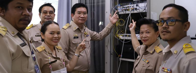 โรงเรียนทวีธาภิเศก บางขุนเทียน ให้การต้อนรับ คณะกรรมการตรวจรับพัสดุระบบเครือข่ายอินเทอร์เน็ต จากผู้ให้บริการ บริษัท โทรคมนาคมแห่งชาติ จำกัด (มหาชน) หรือ NT) 