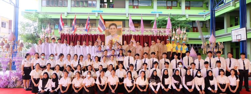 โรงเรียนธนบุรีวรเทพีพลารักษ์ จัดพิธีถวายพระพรชัยมงคล สมเด็จพระนางเจ้าสุทิดา พัชรสุธาพิมลลักษณ พระบรมราชินี เนื่องในวันเฉลิมพระชนมพรรษา 3 มิถุนายน 2568