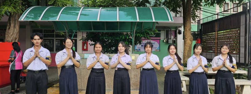 สภานักเรียนโรงเรียนมัธยมวัดสิงห์ ให้การต้อนรับและรับลงทะเบียนผู้ปกครอง